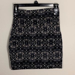 Form fitting lace print pencil skirt